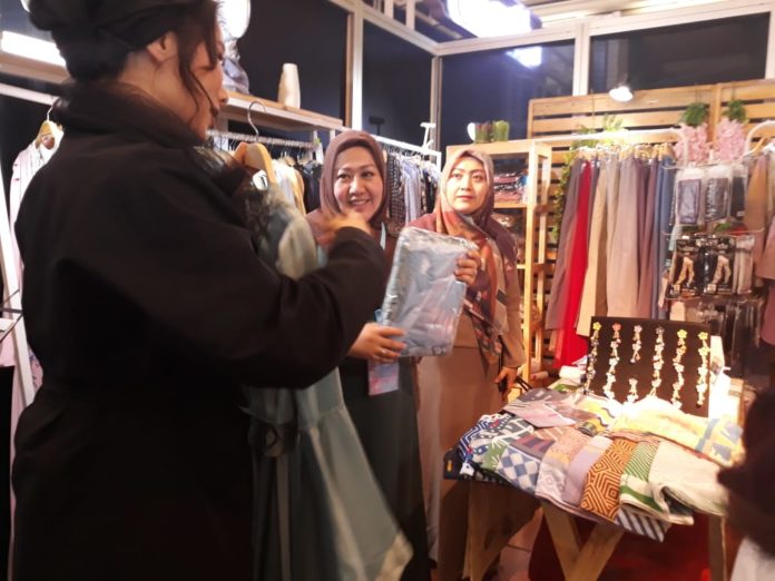 Dua Koleksi Anggia Ramaikan Perhelatan Muslim Fashion 