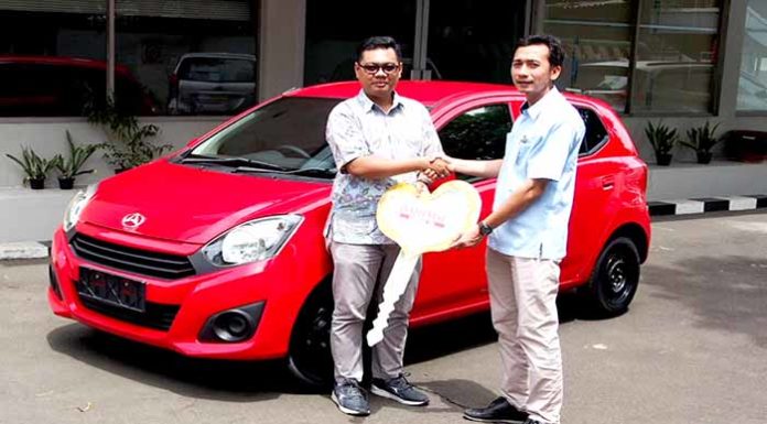 Pria ini Dapat Mobil Daihatsu Ayla Gara-Gara Beli Produk DGO