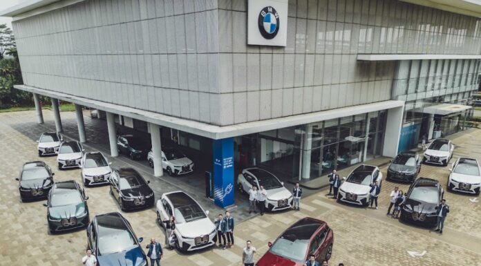 BMW Astra Serah Terima BMW iX Pertama Di Indonesia