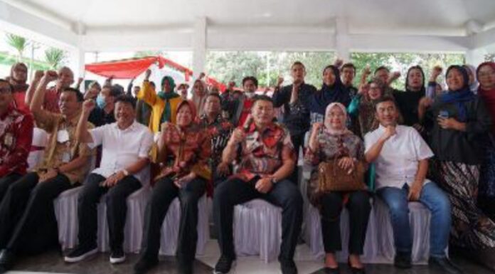 Bangkit Bersama Tinggalkan Tragedi Asuransi Astra bersama Kemensos