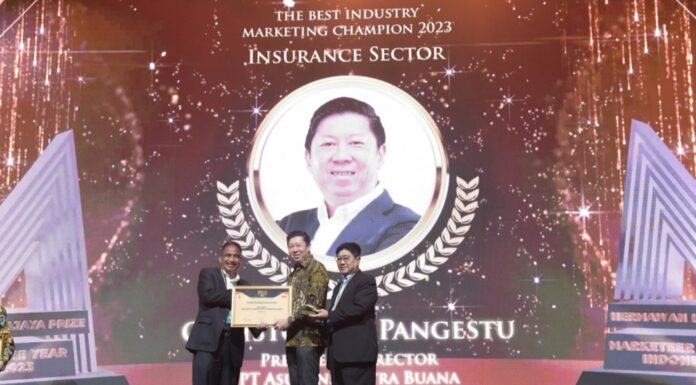 Raih The Best Industry Marketing Champion Marketeer of the Year 2023