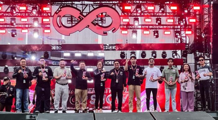 BMW MOTORRAD INDONESIA Raih PENGHARGAAN BEST BOOTH DAN BEST NAKED BIKE IIMS 2024