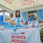 Gambar 3 – Yayasan WINGS Peduli juga menghadirkan mobil cuci keliling beserta petugas untuk membersihkan pakaian masyarakat dan volunteer di lokasi pengungsian