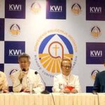 (Ki-Ka) : Juru Bicara KWI, Romo Steven, Ketua Konferensi Waligereja Indonesia, Mgr. Antonius Subianto Bunjamin, O.S.C. Uskup Agung Jakarta, Ignatius Kardinal Suharyo Hardjoatmodjo, dan Ketua Panitia Pelaksana Panitia Kunjungan Bapa Suci Fransiskus, Ignasius Jonan dalam konferensi pers Kunjungan Apostolik Bapa Suci Vatikan Sri Paus Fransiskus, Rabu (28/8/2024) (Lid/JKTOne.com)