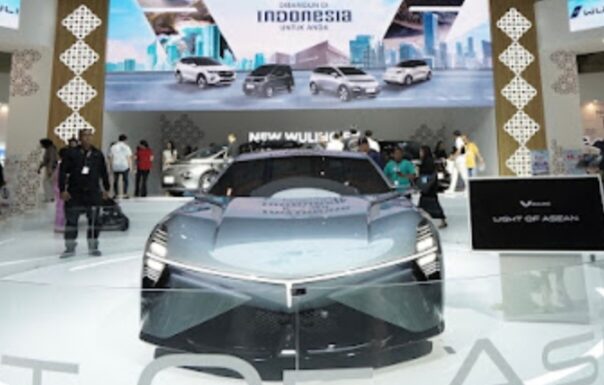 Komunitas Mobil Listrik Wuling Melihat Langsung Concept Car Light of ASEAN di Ajang IIMS 2025