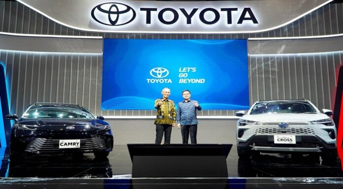 Beragam Model Kendaraan Elektrifikasi, Toyota Luncurkan New Camry HEV dan New Corolla Cross HEV