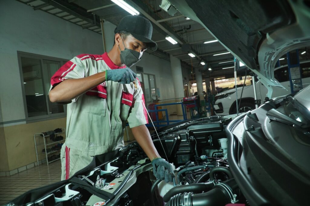 Service mobil berkala untuk kendaraan tetap prima. Persiapan mudik dan hadapi One Way.
