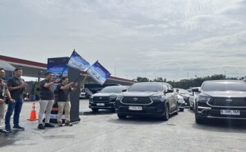 Auto2000 Hadirkan Posko Siaga 24 Jam dan Bengkel Siaga Selama Libur Nataru (dari kiri ke kanan) Bapak Yusuf Bahtiar - Aftersales Dept. Head, Koichi Kobayashi - Executive Coordinator ASBD Toyota Astra Motor, Nur Imansyah Tara – Marketing Division Head Auto2000, dan Agus Setiawan - After Sales Business Division Toyota Astra Motor sedang melakukan flag-off pelepasan para komunitas yang melakukan perjalanan liburan Nataru.