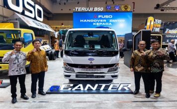 Mitsubishi Fuso Serahkan eCanter untuk Fastana Logistik di GIIAS 2026 FUSO