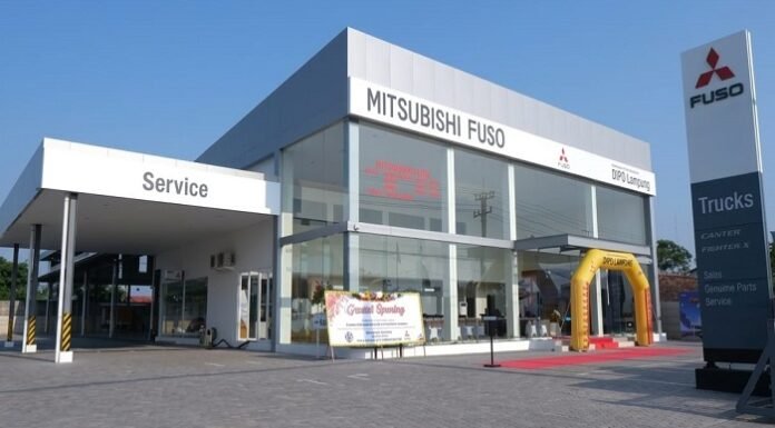Mitsubishi Fuso Perkuat Jalur Logistik Sumatera Lewat Diler Baru Fuso