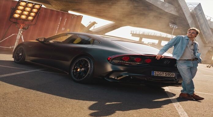 Brad Pitt Jadi Bintang Mercedes-AMG GT 4-Door Coupé Terbaru Mercedes-AMG